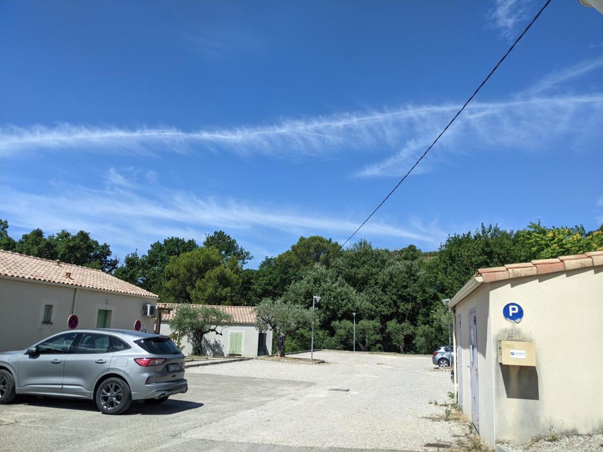 Maisonnette Dans Domaine Avec Piscine A Nyons, Pays Des Olives Bagian luar foto