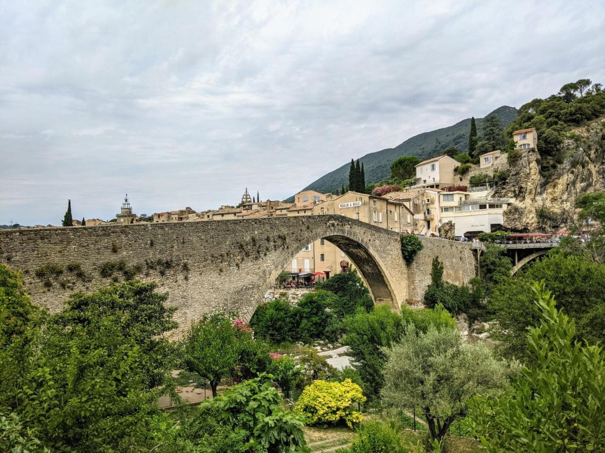 Maisonnette Dans Domaine Avec Piscine A Nyons, Pays Des Olives Bagian luar foto