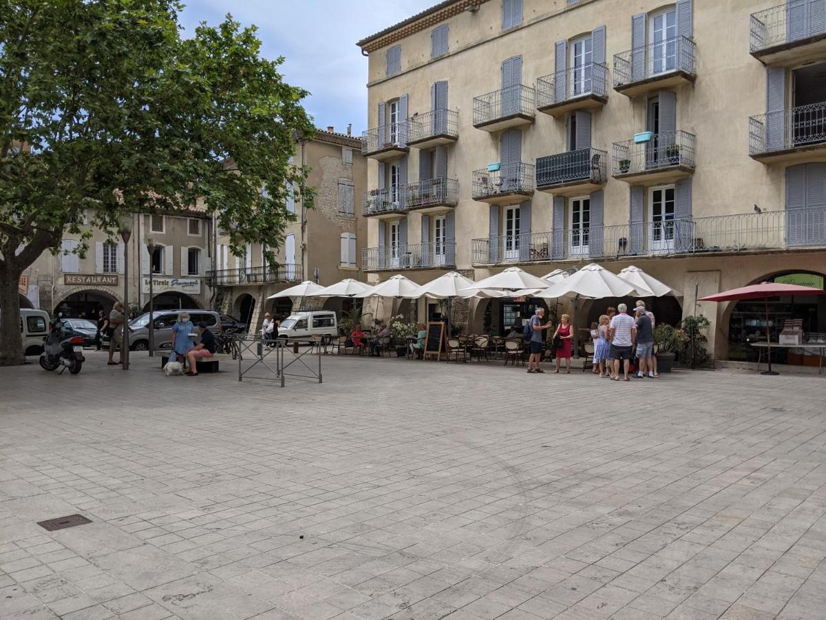 Maisonnette Dans Domaine Avec Piscine A Nyons, Pays Des Olives Bagian luar foto