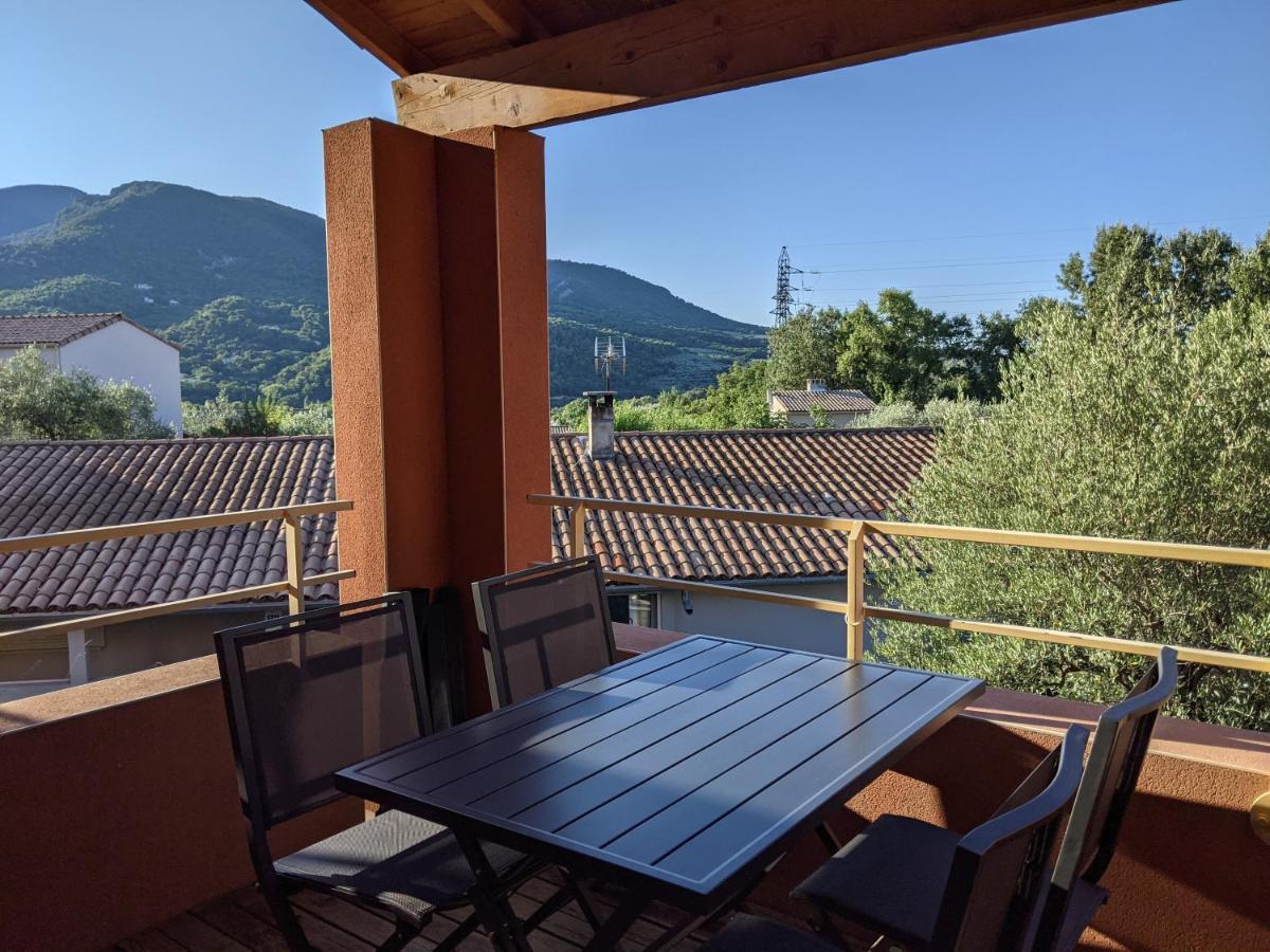 Maisonnette Dans Domaine Avec Piscine A Nyons, Pays Des Olives Bagian luar foto