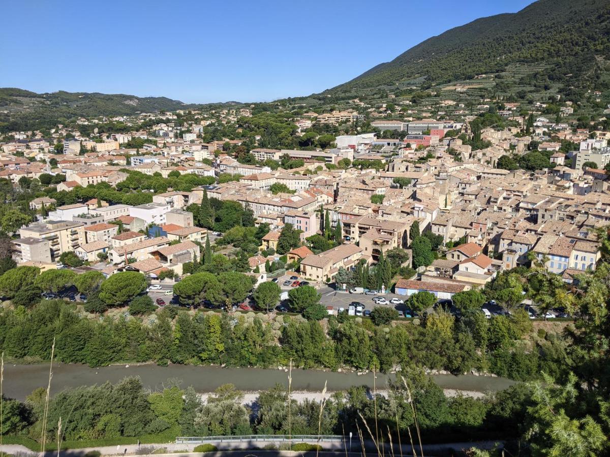 Maisonnette Dans Domaine Avec Piscine A Nyons, Pays Des Olives Bagian luar foto