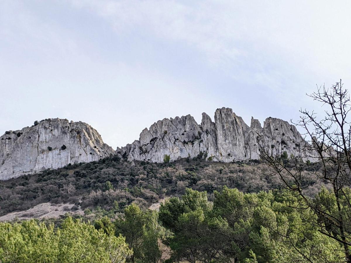Maisonnette Dans Domaine Avec Piscine A Nyons, Pays Des Olives Bagian luar foto