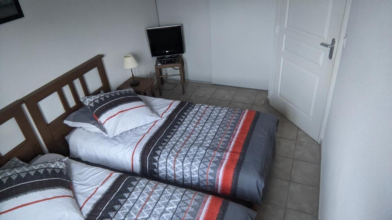 Maisonnette Dans Domaine Avec Piscine A Nyons, Pays Des Olives Bagian luar foto